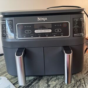 Ninja DualZone Air Fryer with Black and Silver Finish